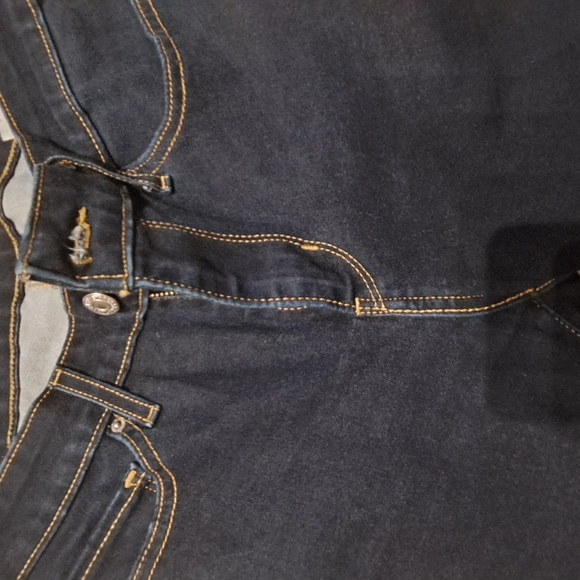 Levi's 711 skinny Size 28 stretchy - Picture 5 of 6